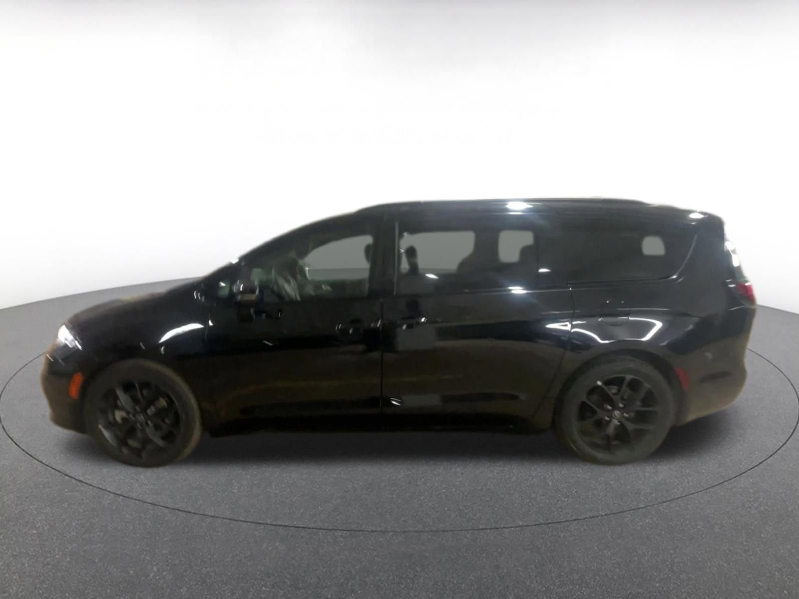 Thumbnail: 2025 Chrysler Pacifica - 9