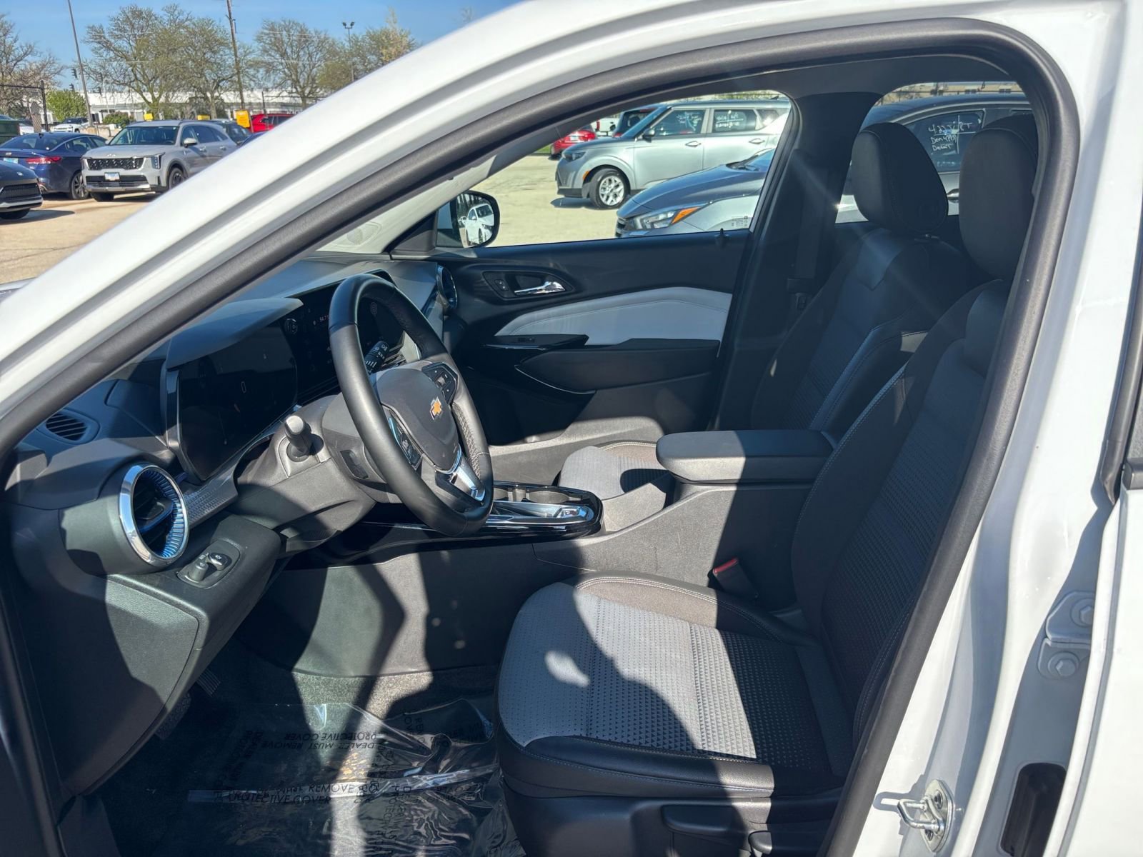 Thumbnail: 2025 Chevrolet Trax - 25