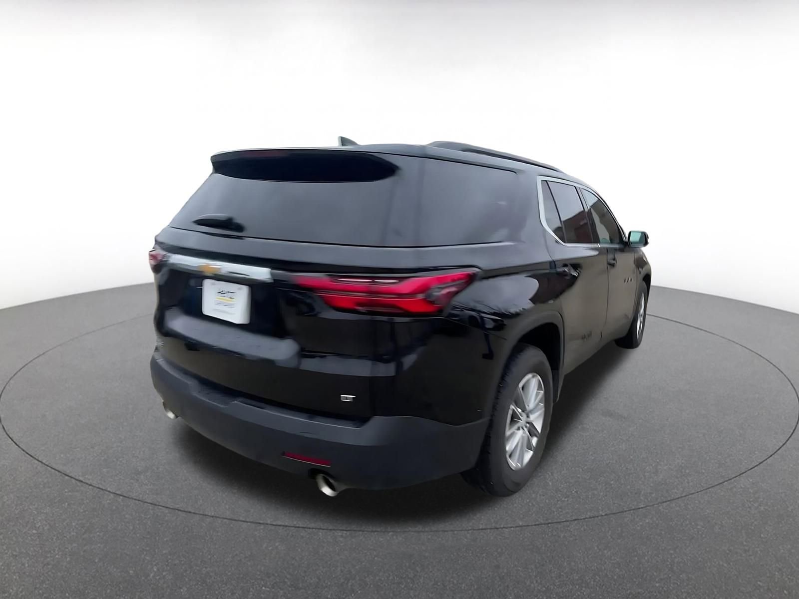 Thumbnail: 2023 Chevrolet Traverse - 14