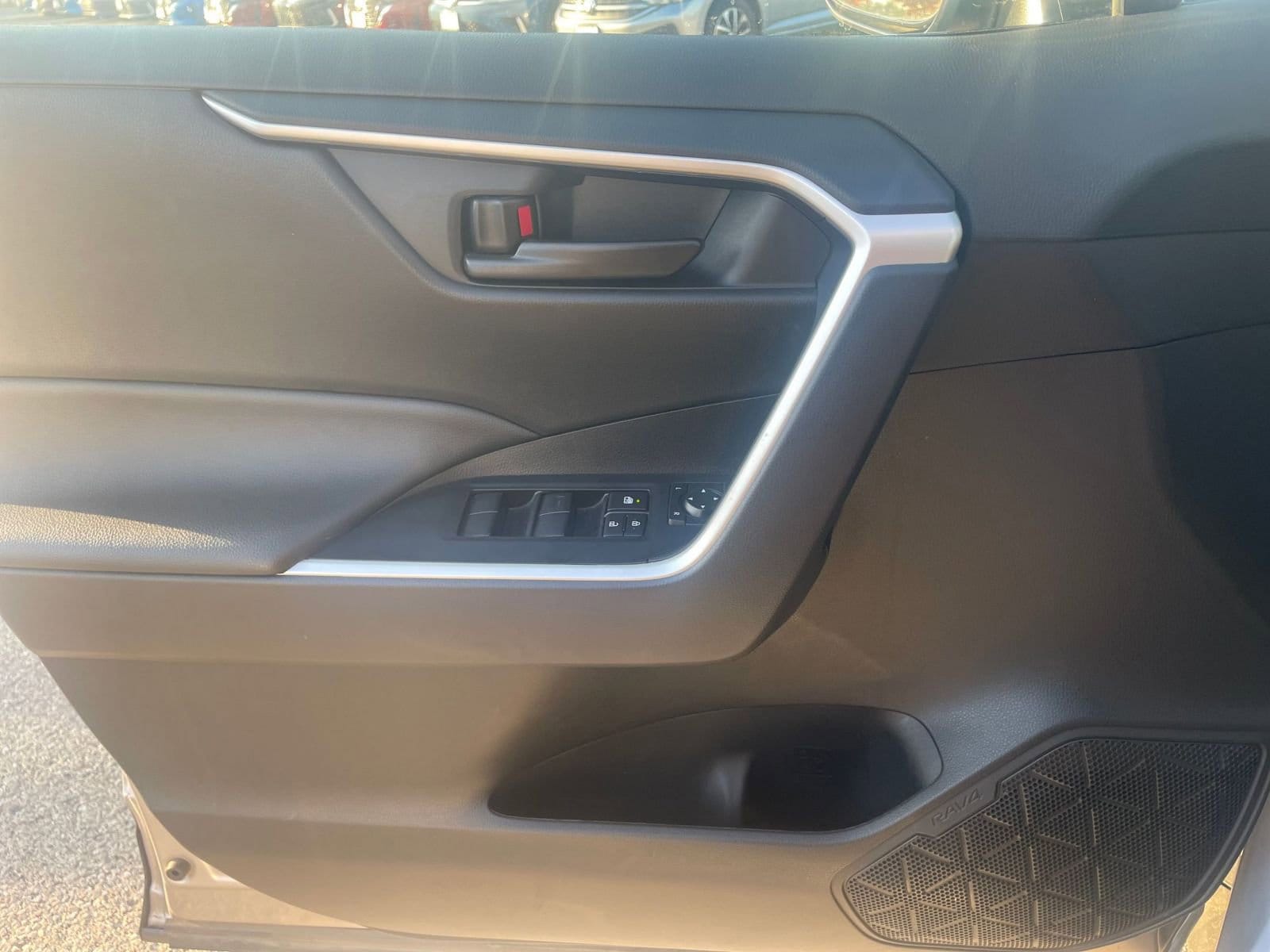 Thumbnail: 2025 Toyota RAV4 - 20