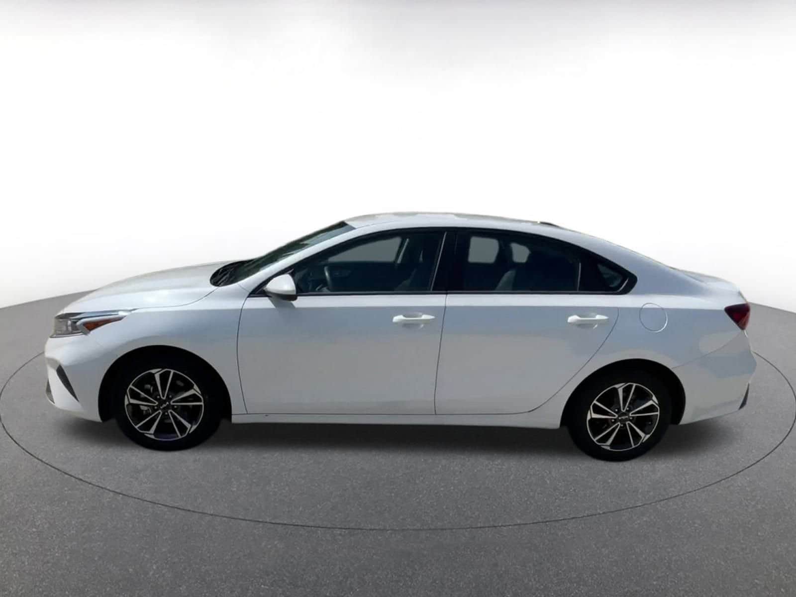 Thumbnail: 2024 Kia Forte - 9