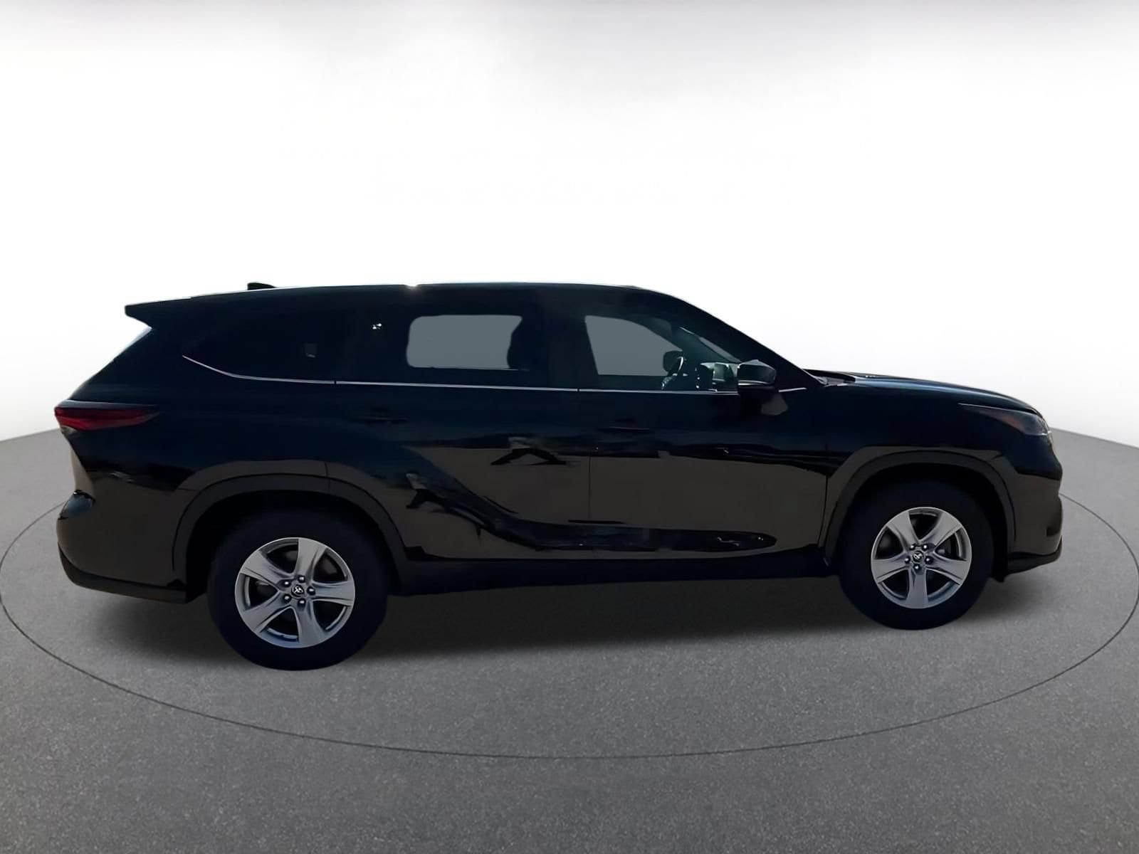 Thumbnail: 2025 Toyota Highlander - 16
