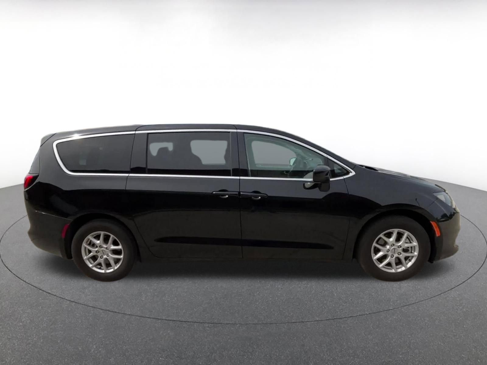 Thumbnail: 2024 Chrysler Voyager - 16