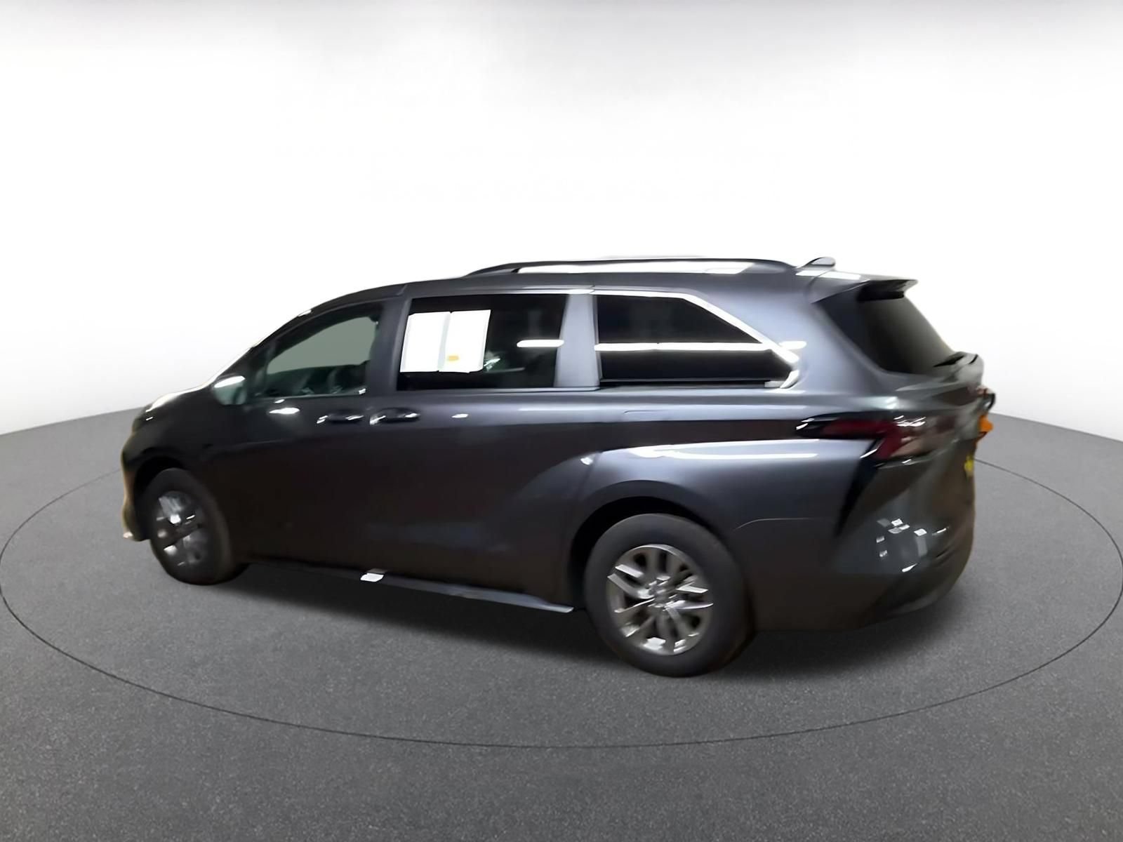 Thumbnail: 2025 Toyota Sienna - 4