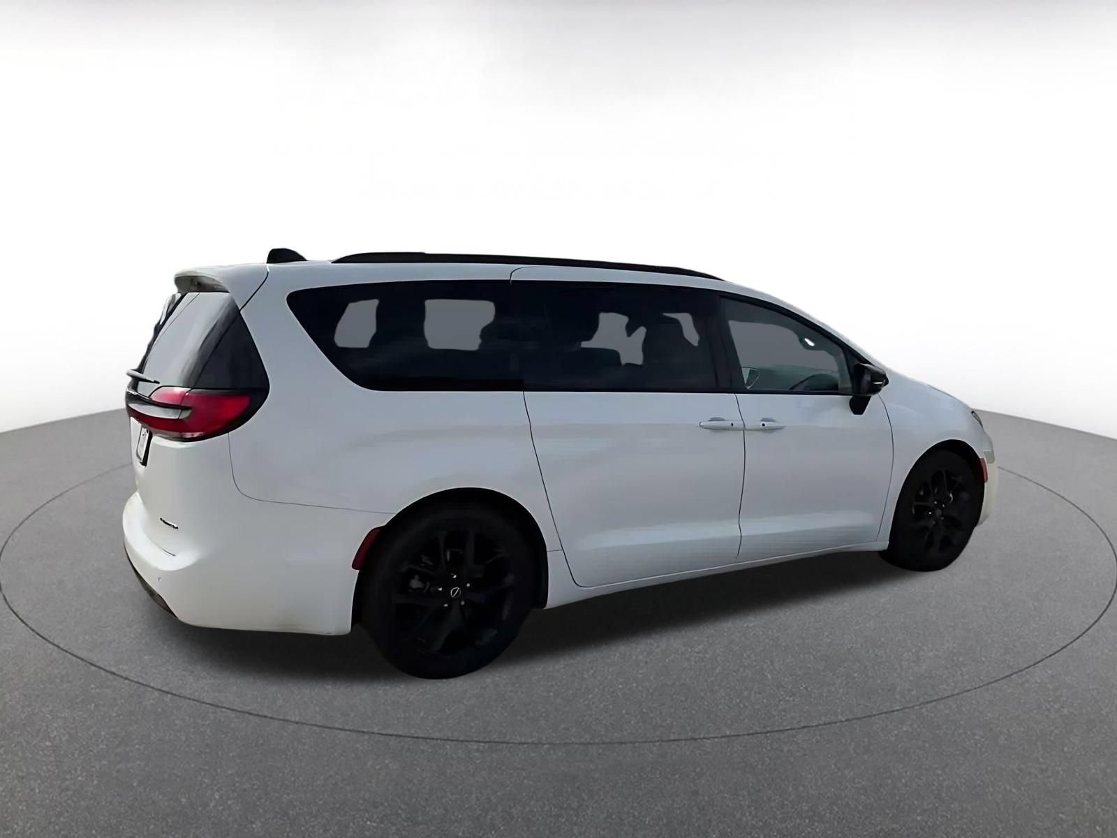 Thumbnail: 2025 Chrysler Pacifica - 14