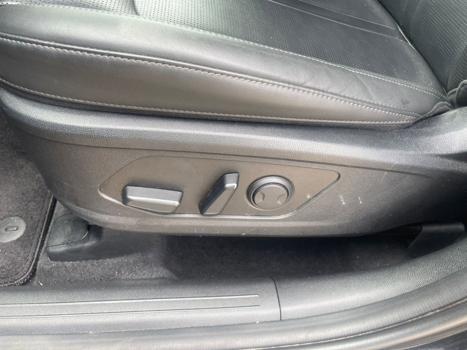 2024 Kia Sorento S 23