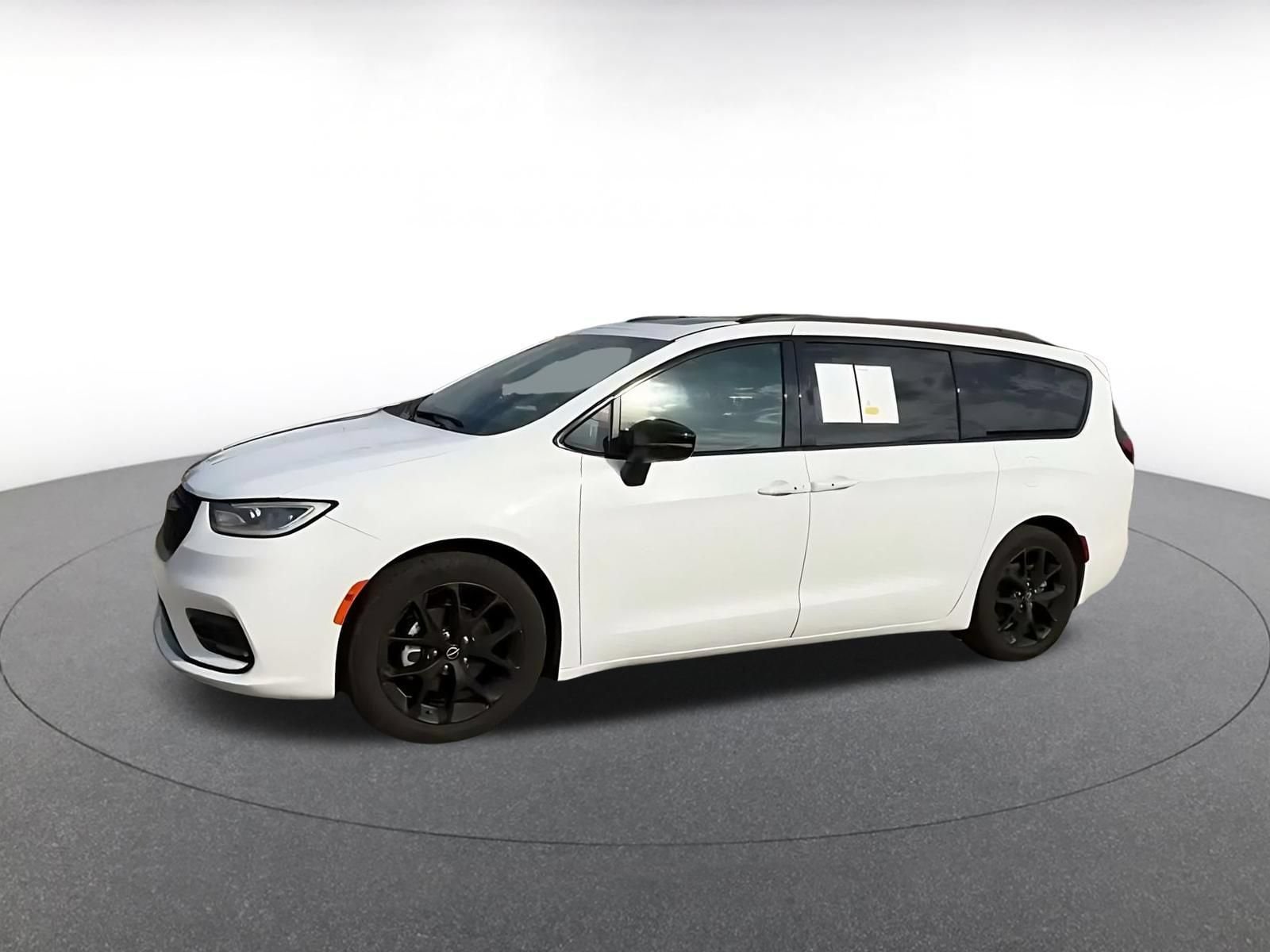 Thumbnail: 2025 Chrysler Pacifica - 7