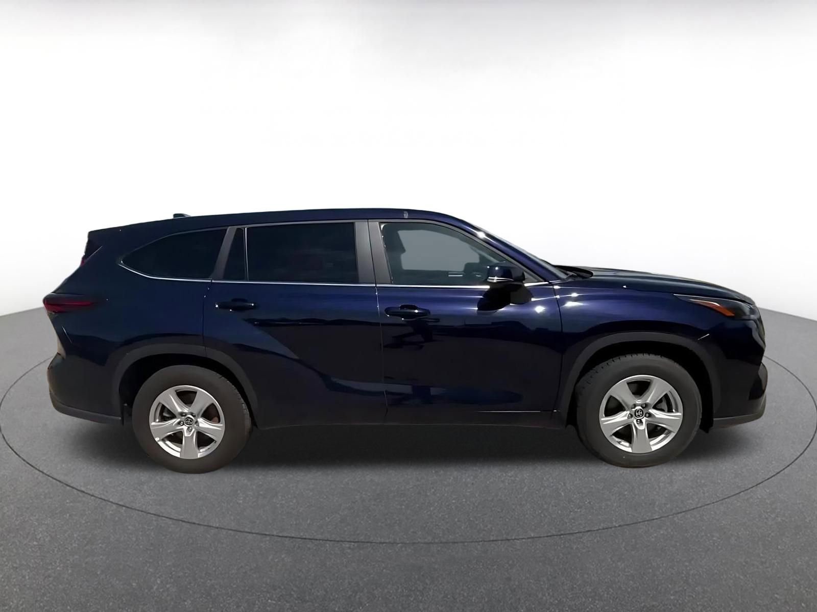 Thumbnail: 2025 Toyota Highlander - 16
