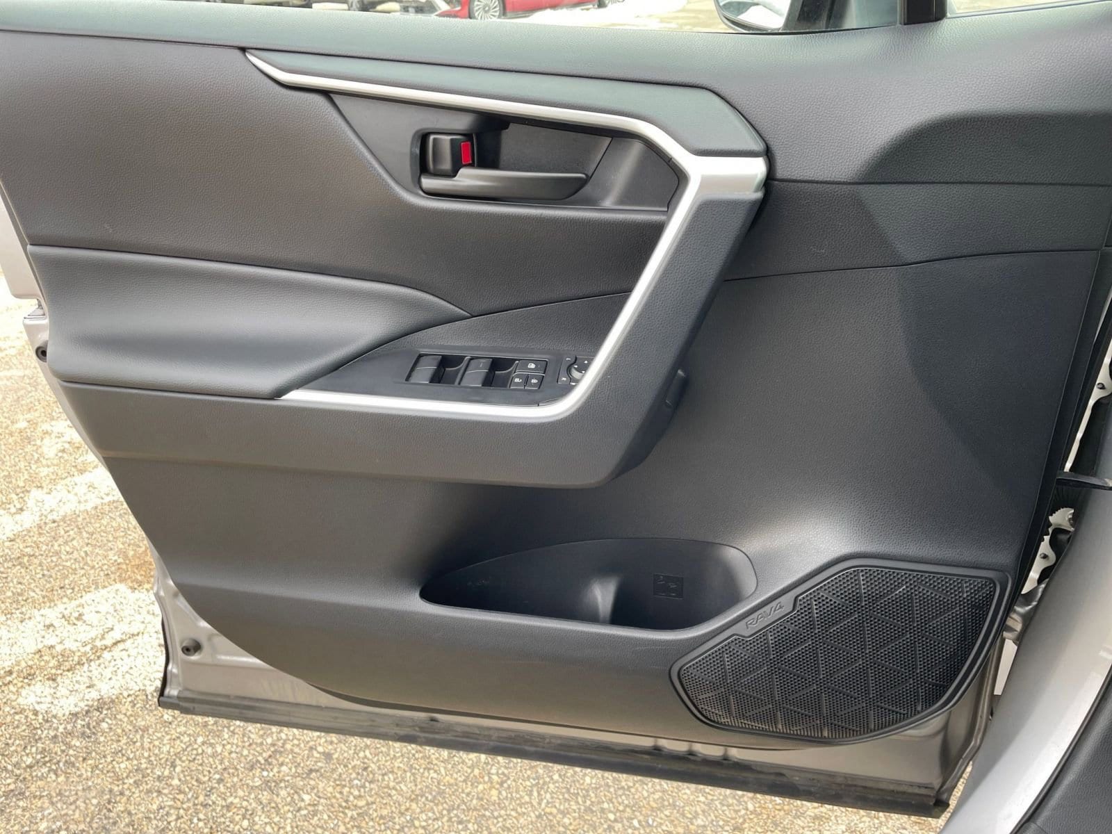 Thumbnail: 2025 Toyota RAV4 - 20