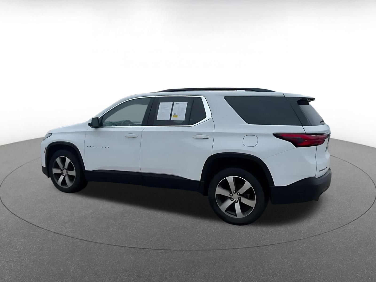 Thumbnail: 2022 Chevrolet Traverse - 10