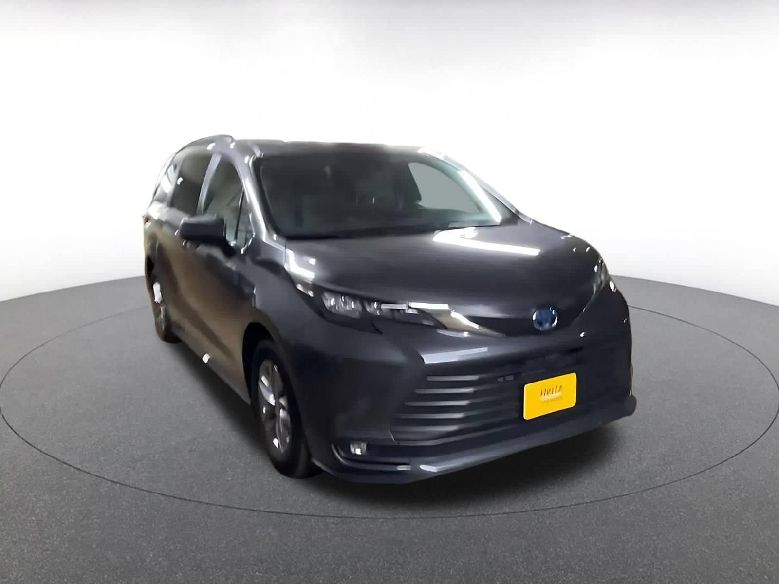 Thumbnail: 2025 Toyota Sienna - 3
