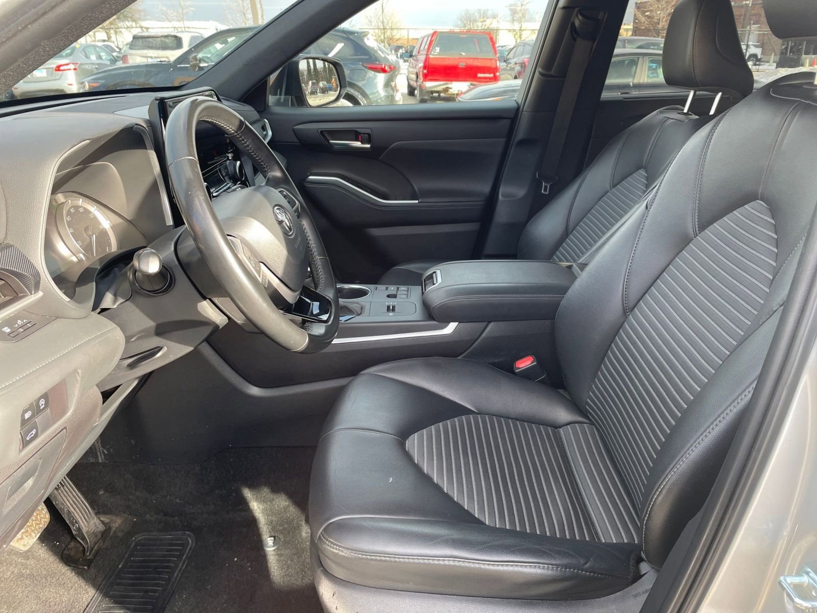 Thumbnail: 2024 Toyota Highlander - 28