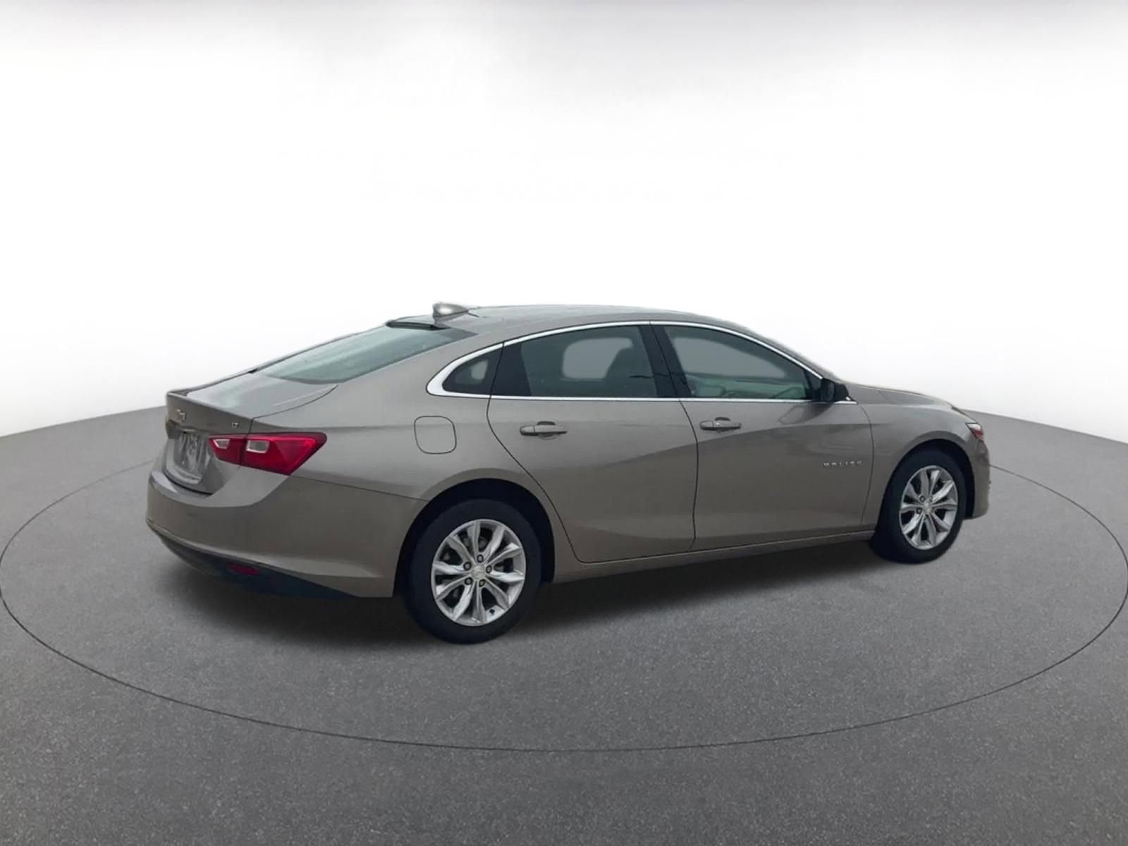 Thumbnail: 2023 Chevrolet Malibu - 14