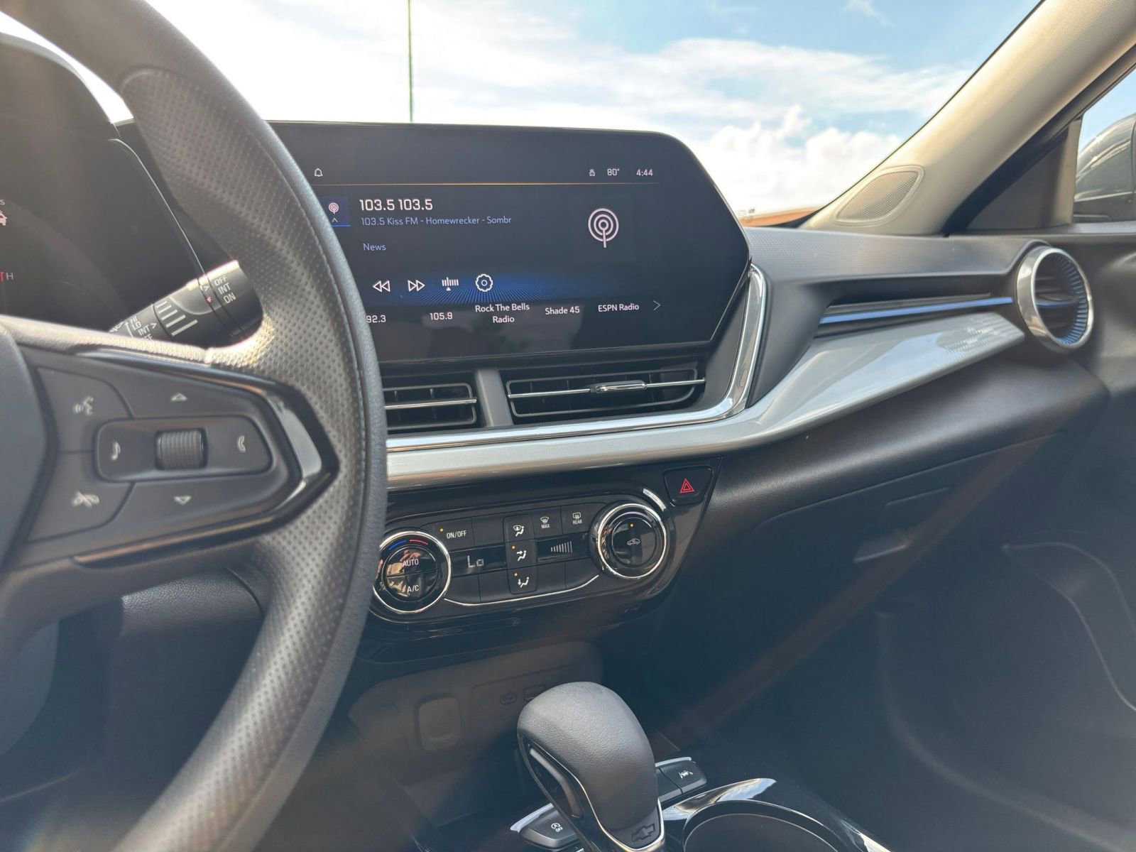 Thumbnail: 2025 Chevrolet Trax - 17