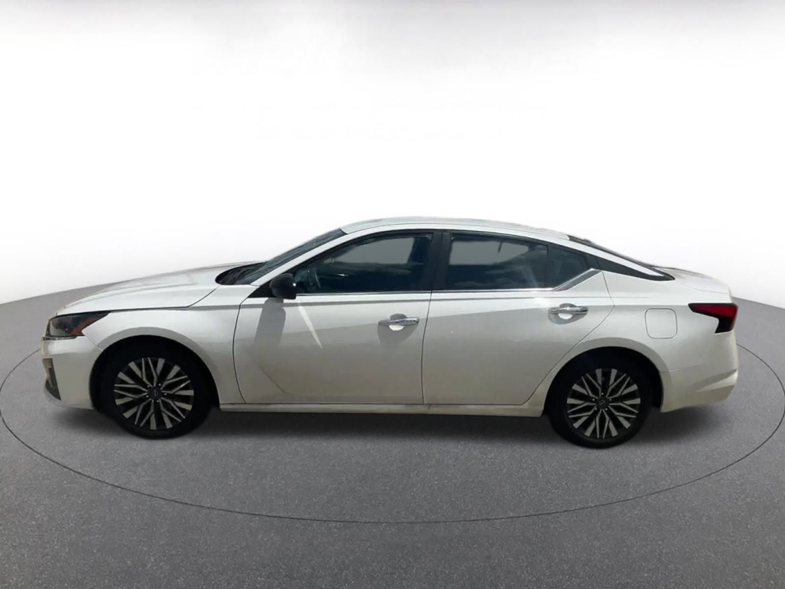 Thumbnail: 2024 Nissan Altima - 9
