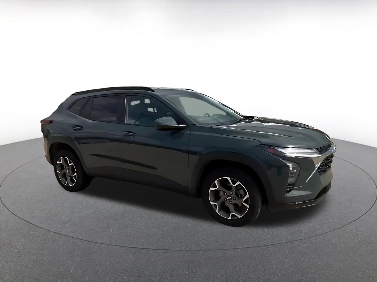 Thumbnail: 2025 Chevrolet Trax - 2