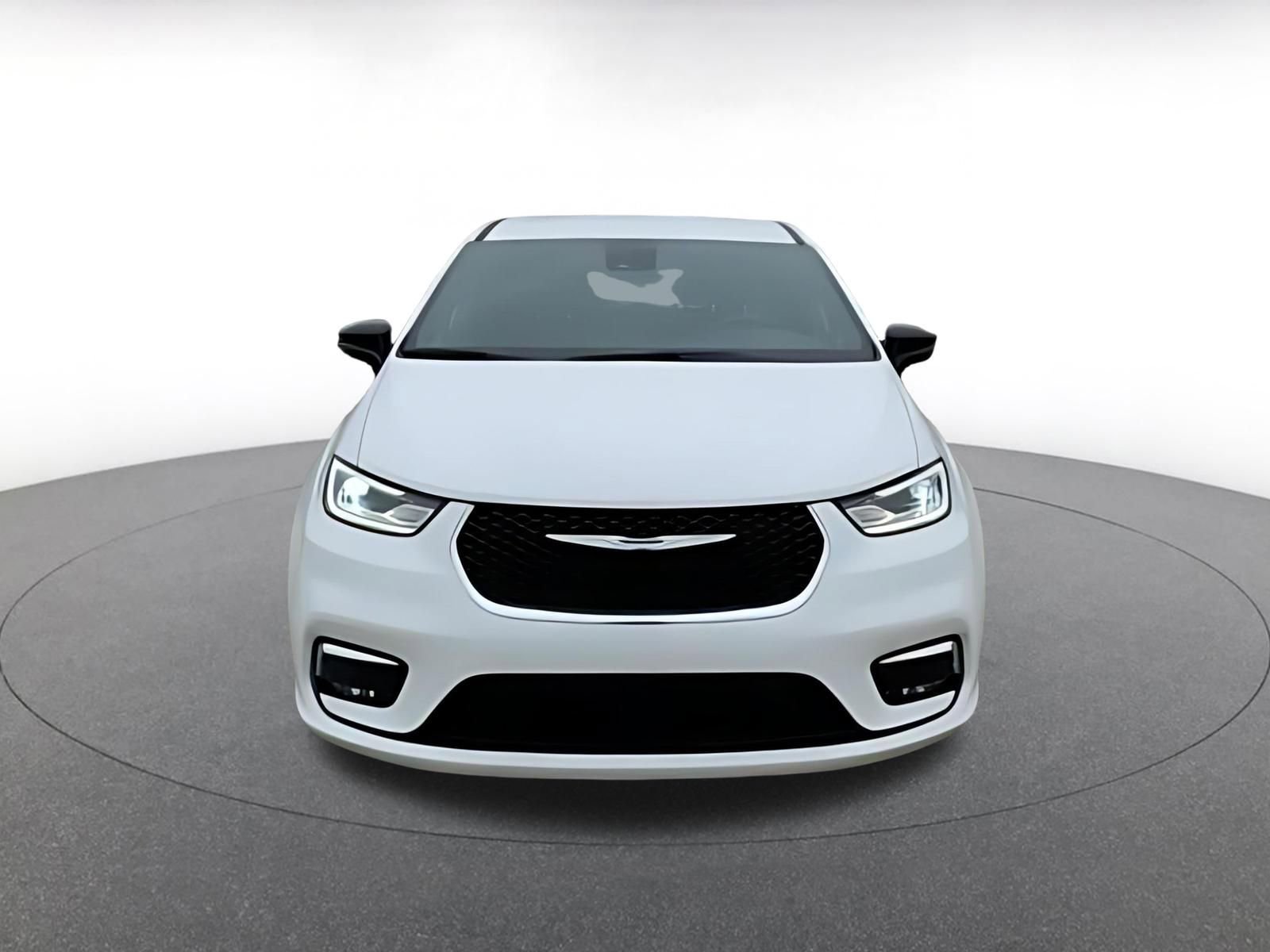 Thumbnail: 2025 Chrysler Pacifica - 3