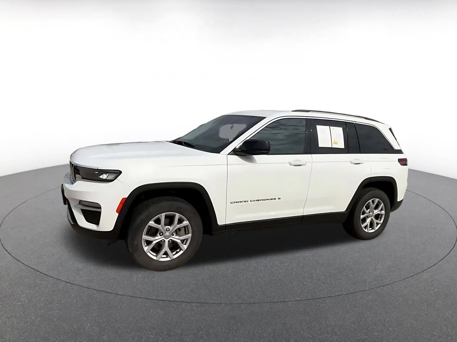 Thumbnail: 2022 Jeep Grand Cherokee - 7