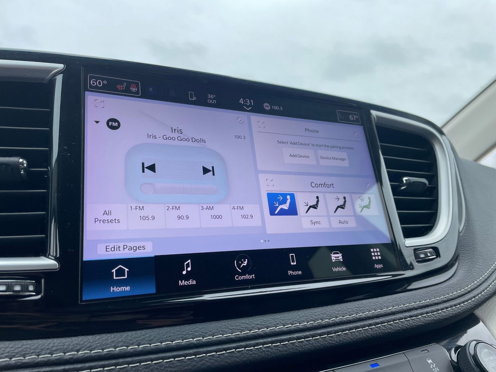 Thumbnail: 2023 Chrysler Pacifica - 20