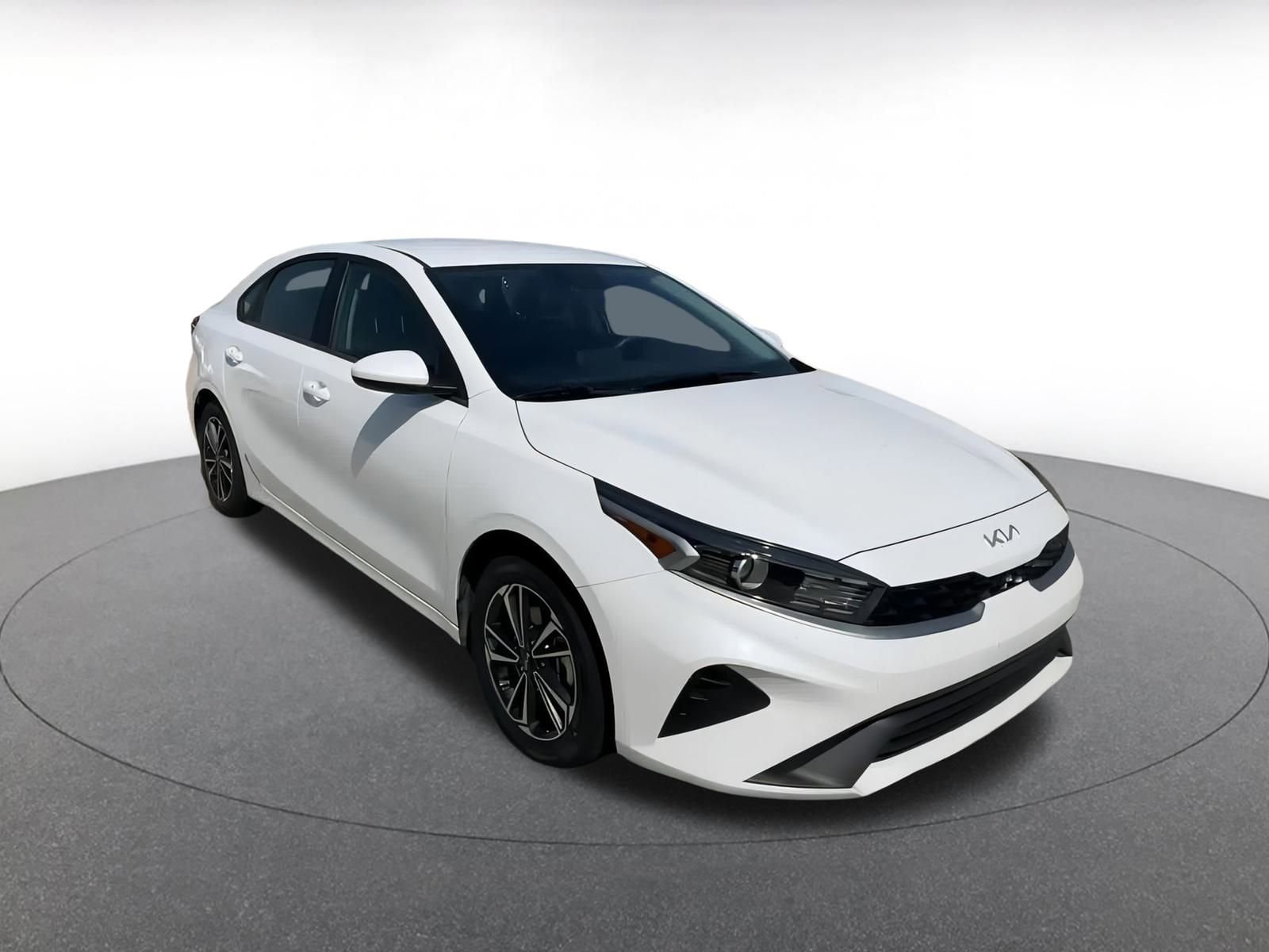 Thumbnail: 2024 Kia Forte - 3