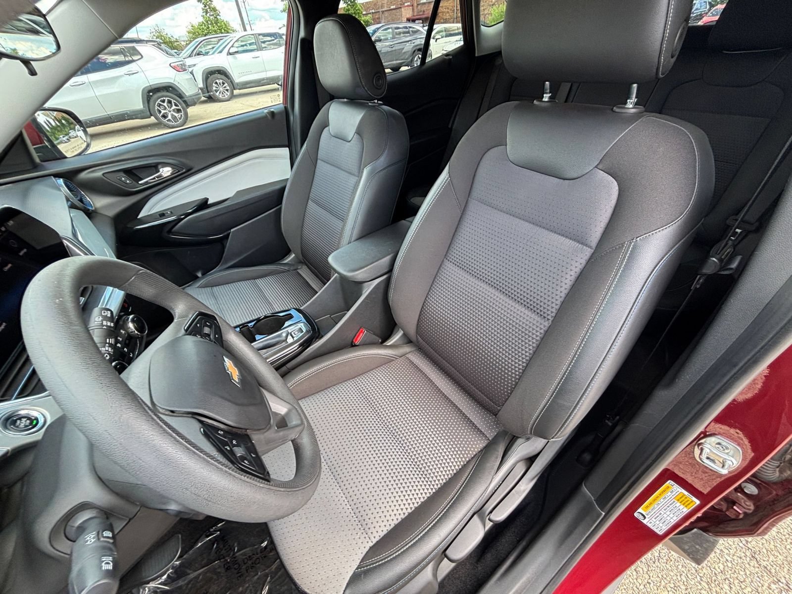 2025 Chevrolet Trax LT - Photo 35