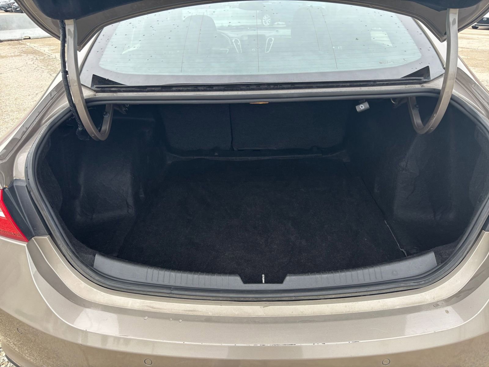 Thumbnail: 2023 Chevrolet Malibu - 32