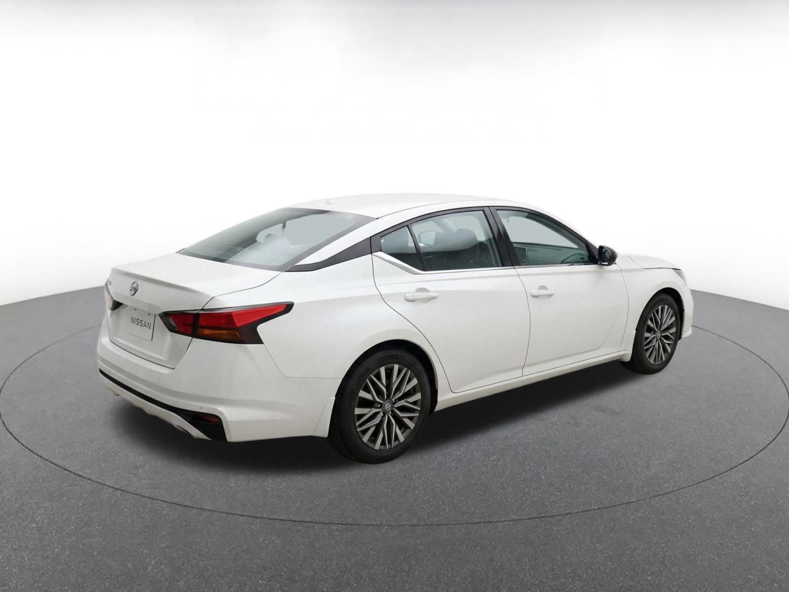 Thumbnail: 2025 Nissan Altima - 9