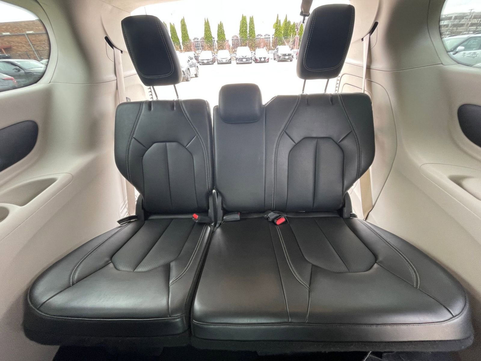 Thumbnail: 2023 Chrysler Pacifica - 31