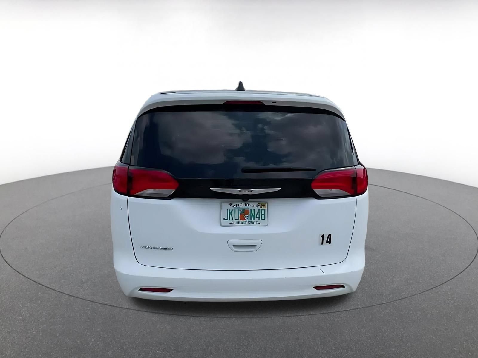 Thumbnail: 2022 Chrysler Voyager - 12