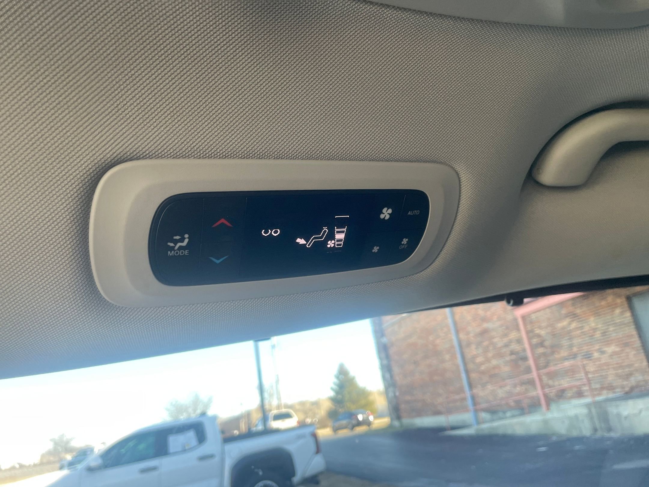 Thumbnail: 2022 Chrysler Pacifica - 20