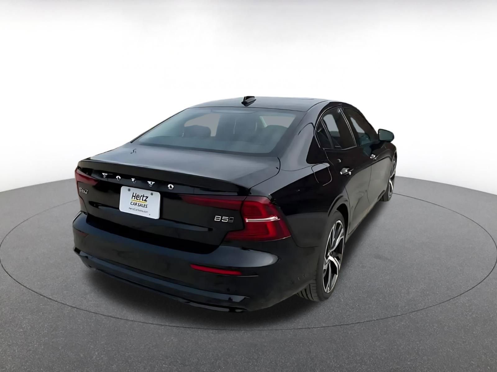 Thumbnail: 2025 Volvo S60 - 14