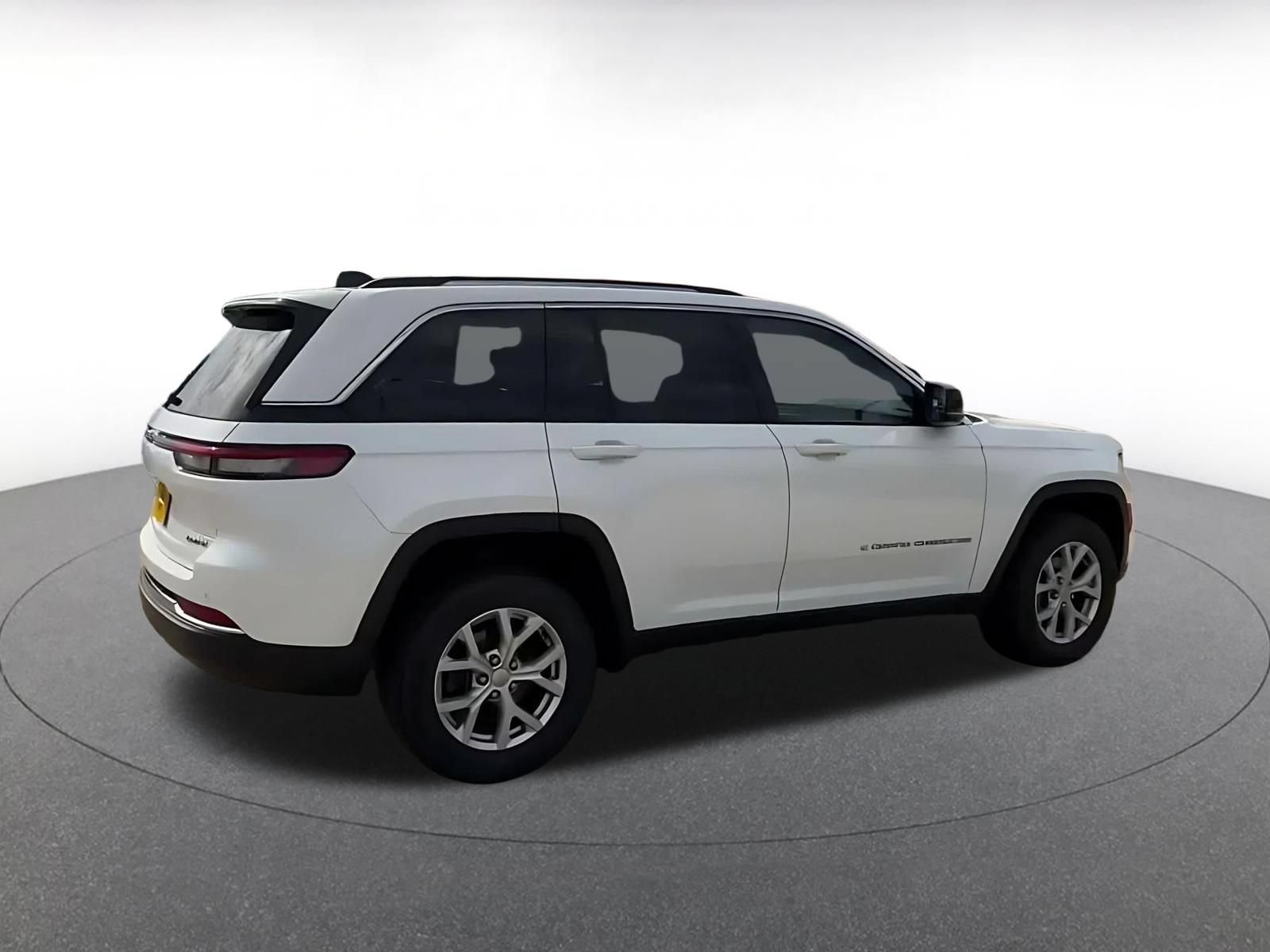 Thumbnail: 2022 Jeep Grand Cherokee - 14