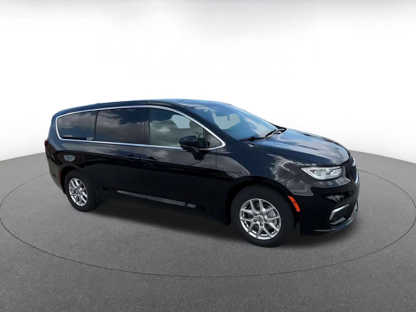 Thumbnail: 2025 Chrysler Pacifica - 2