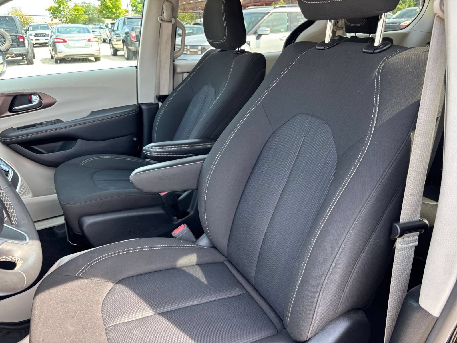 Thumbnail: 2024 Chrysler Voyager - 35