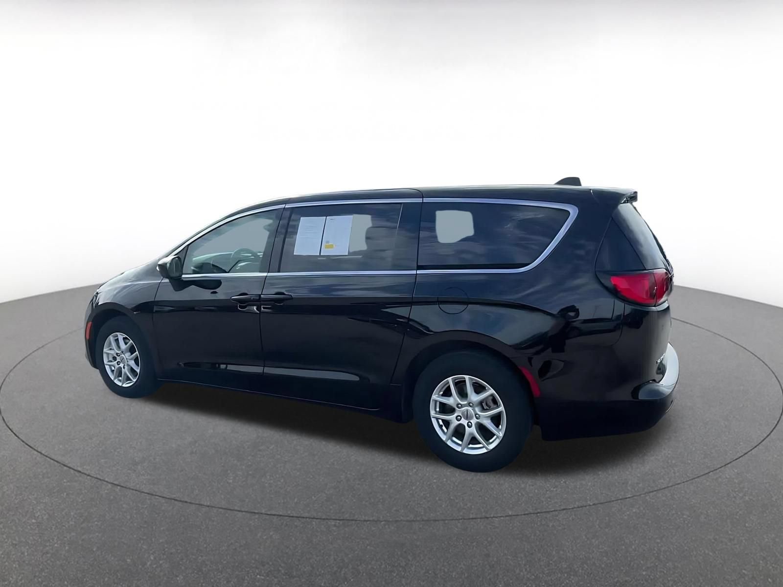 Thumbnail: 2024 Chrysler Voyager - 10