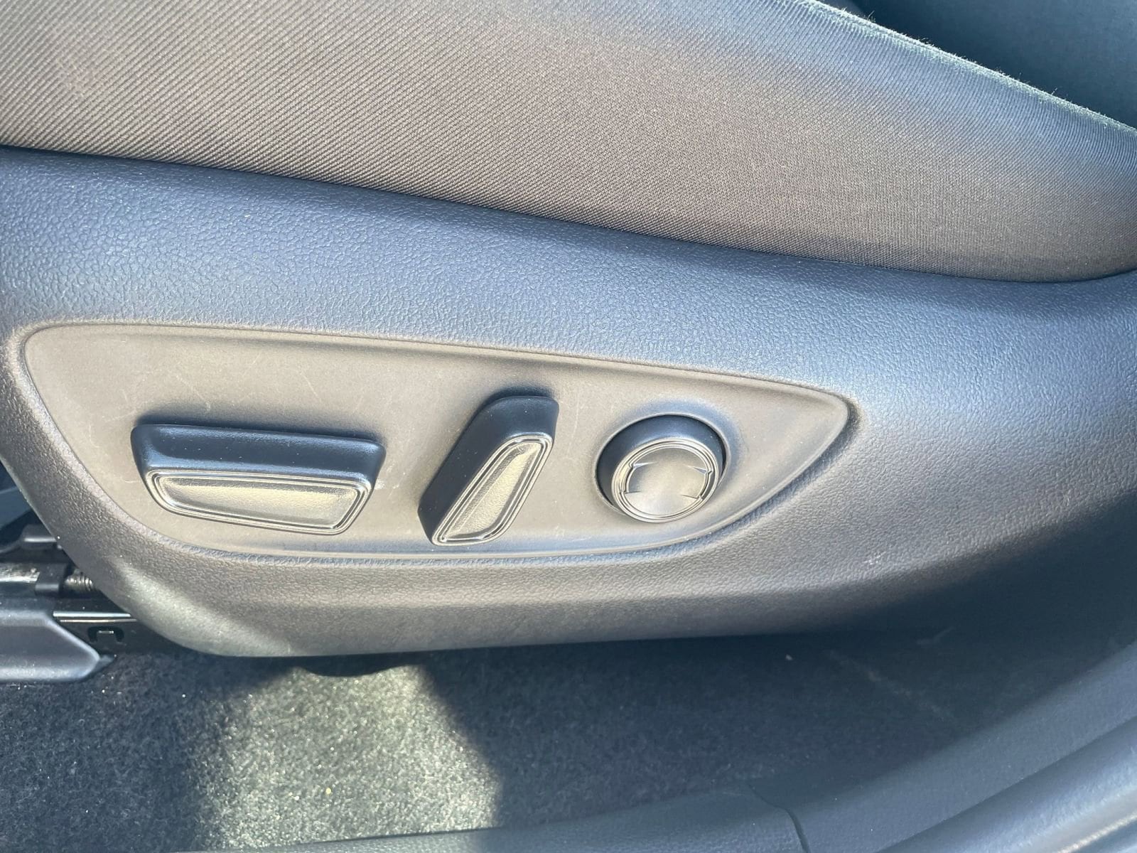 Thumbnail: 2025 Toyota RAV4 - 24