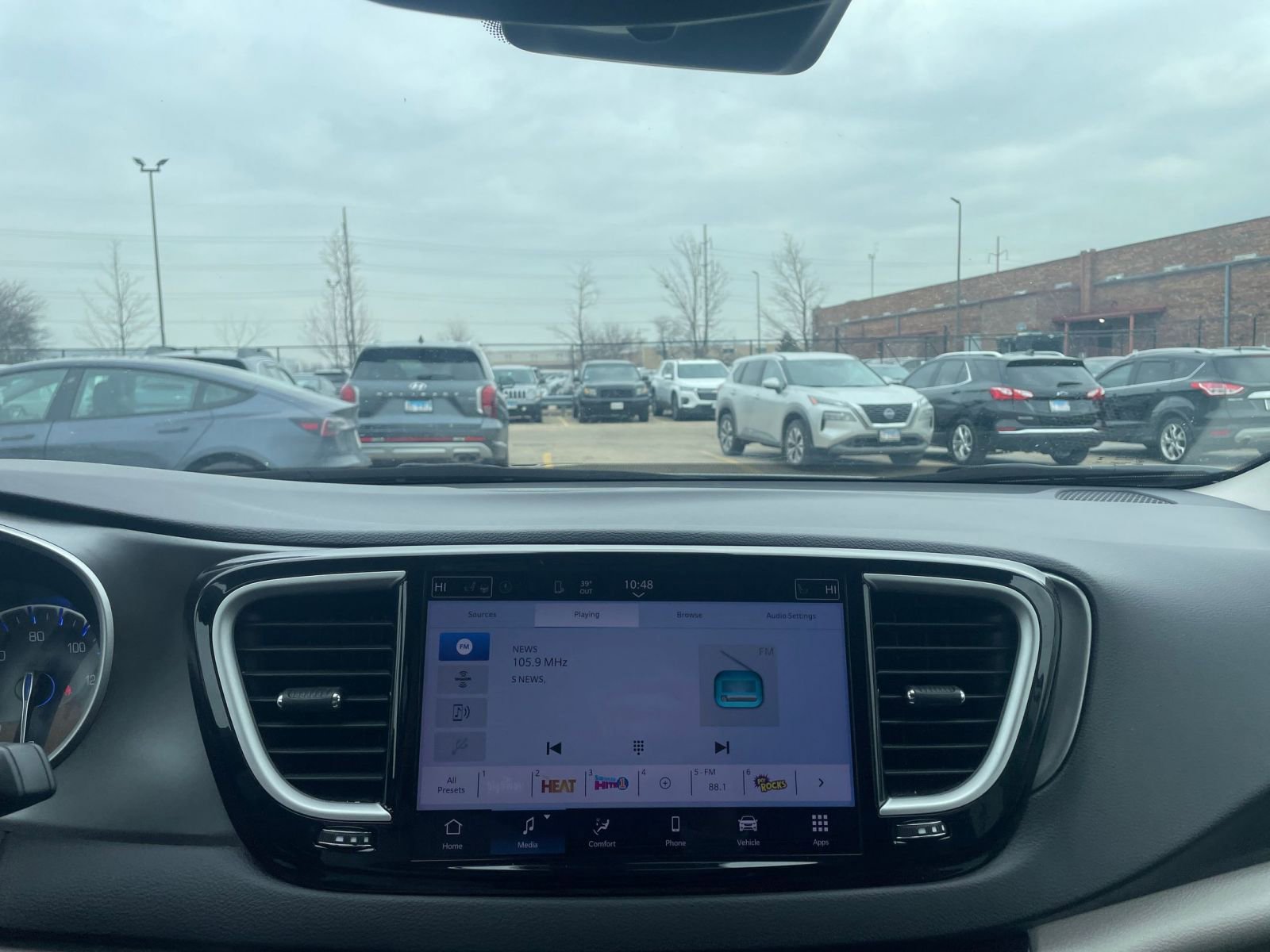 Thumbnail: 2024 Chrysler Pacifica - 17