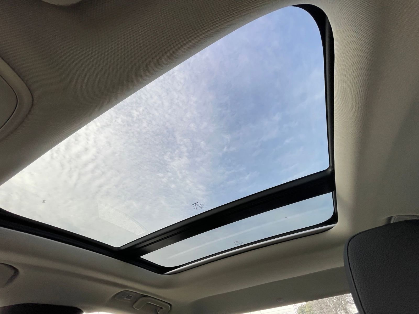 Thumbnail: 2025 Volvo S60 - 28