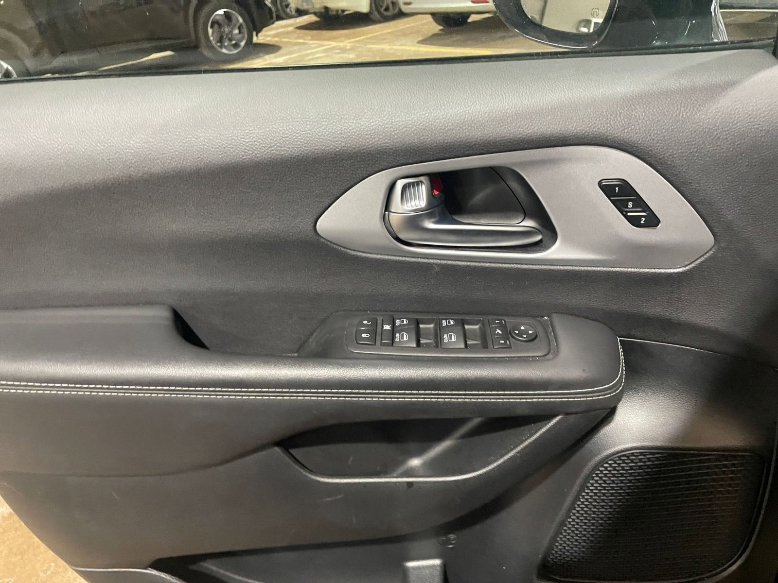 Thumbnail: 2025 Chrysler Pacifica - 21