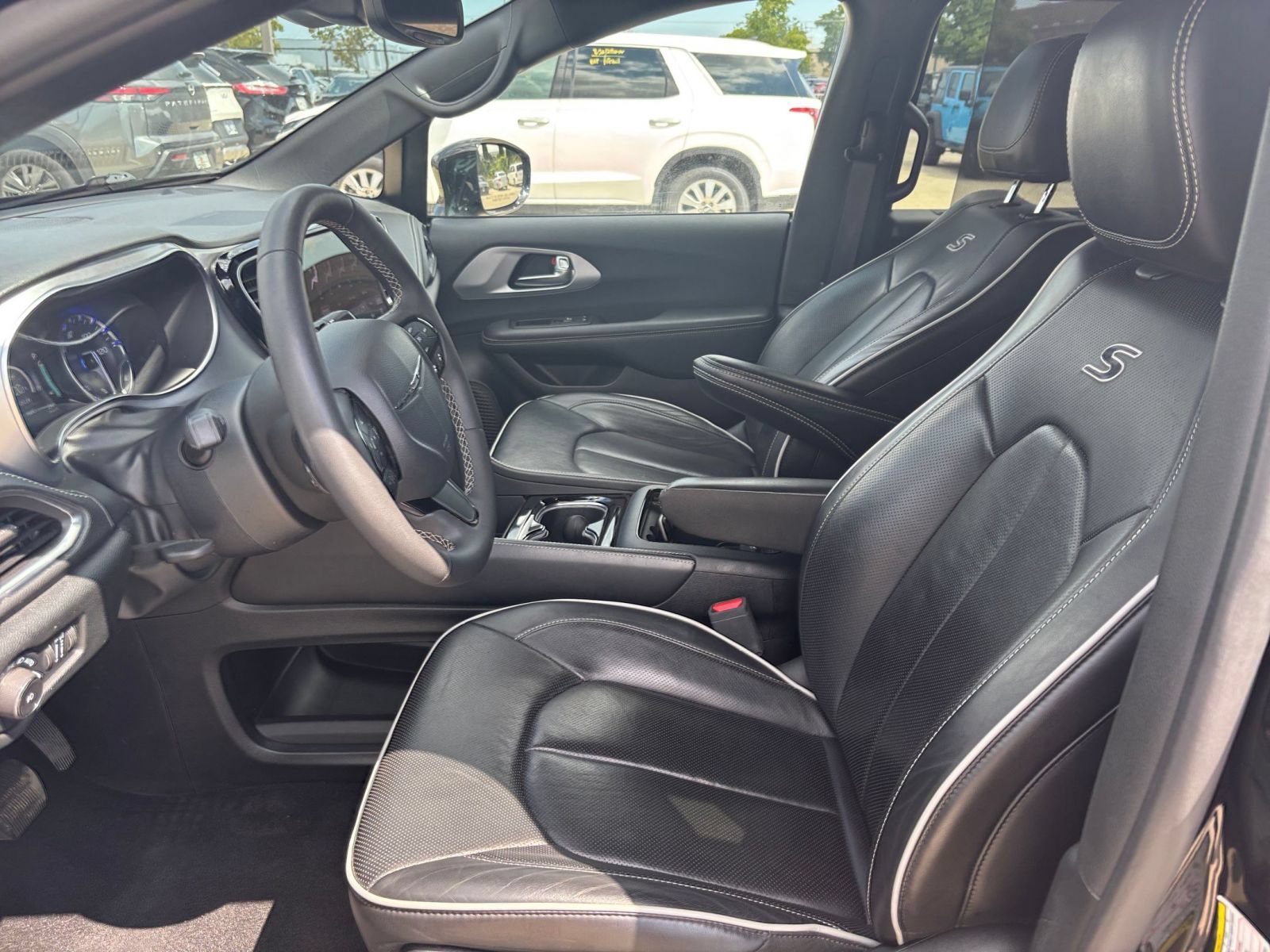 Thumbnail: 2025 Chrysler Pacifica - 29
