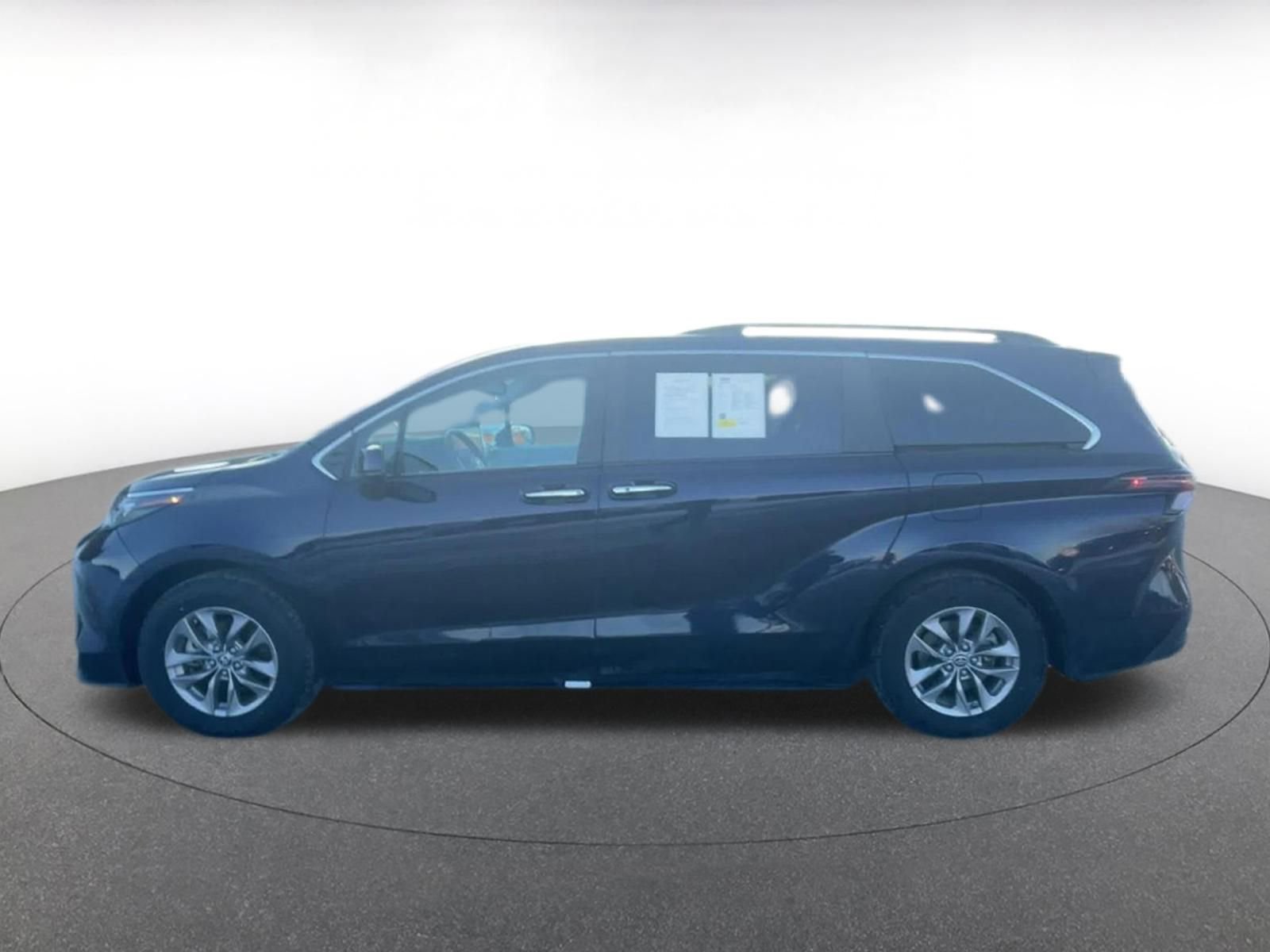 Thumbnail: 2025 Toyota Sienna - 9