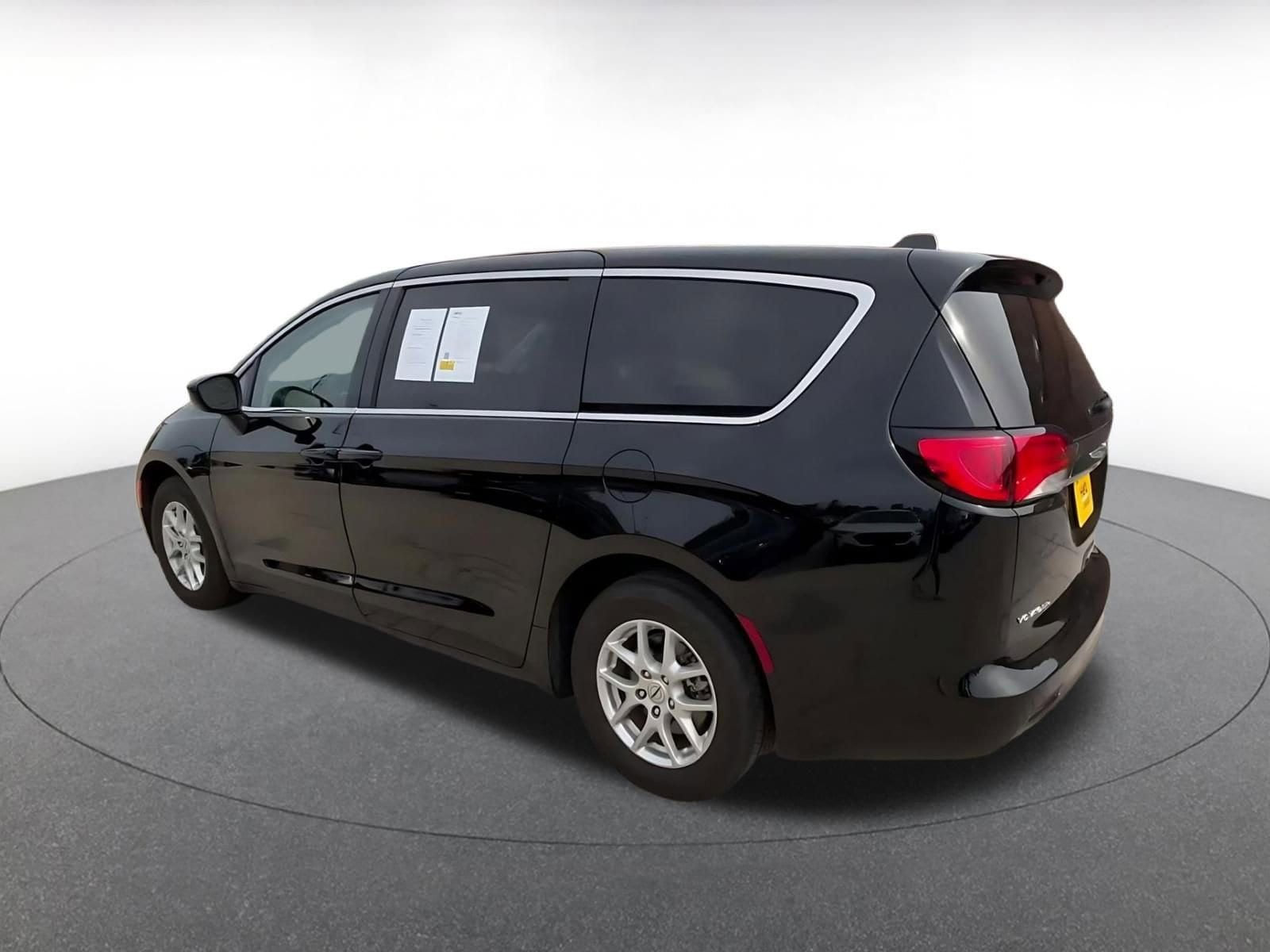 Thumbnail: 2024 Chrysler Voyager - 10