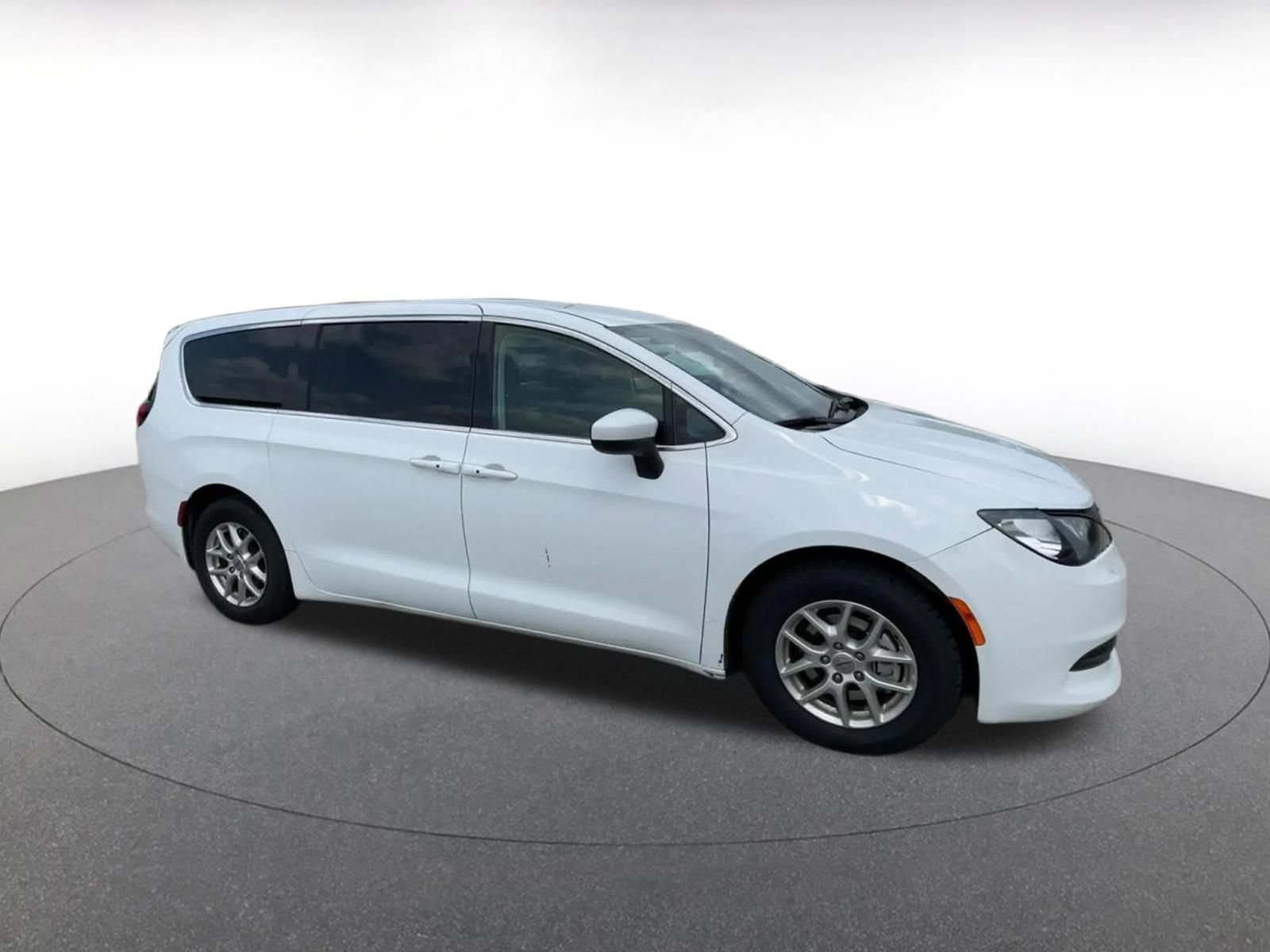 Thumbnail: 2022 Chrysler Voyager - 2