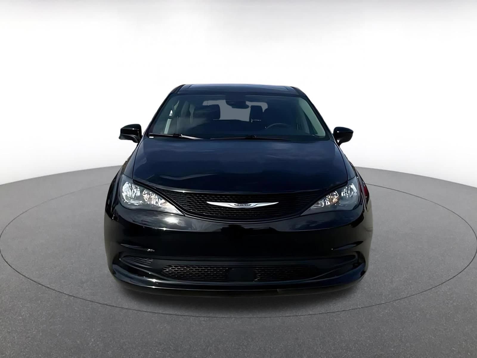 Thumbnail: 2024 Chrysler Voyager - 4