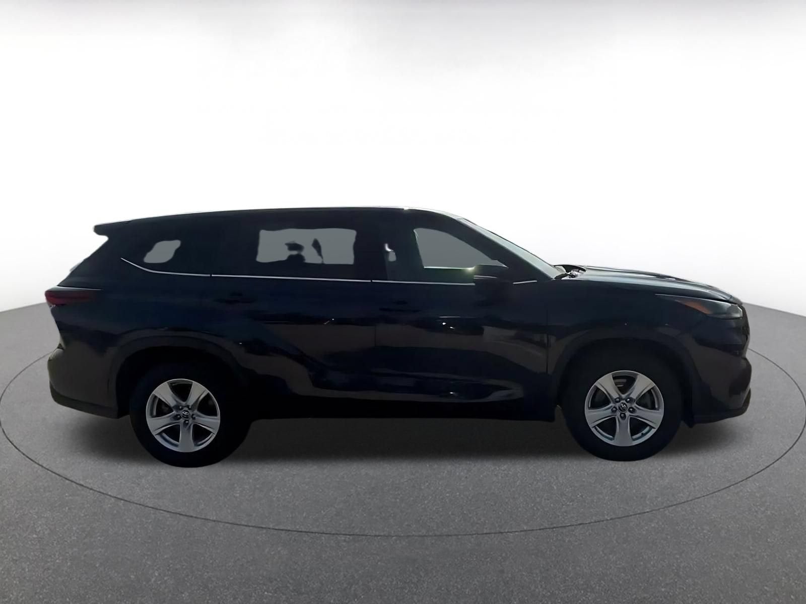 Thumbnail: 2025 Toyota Highlander - 13
