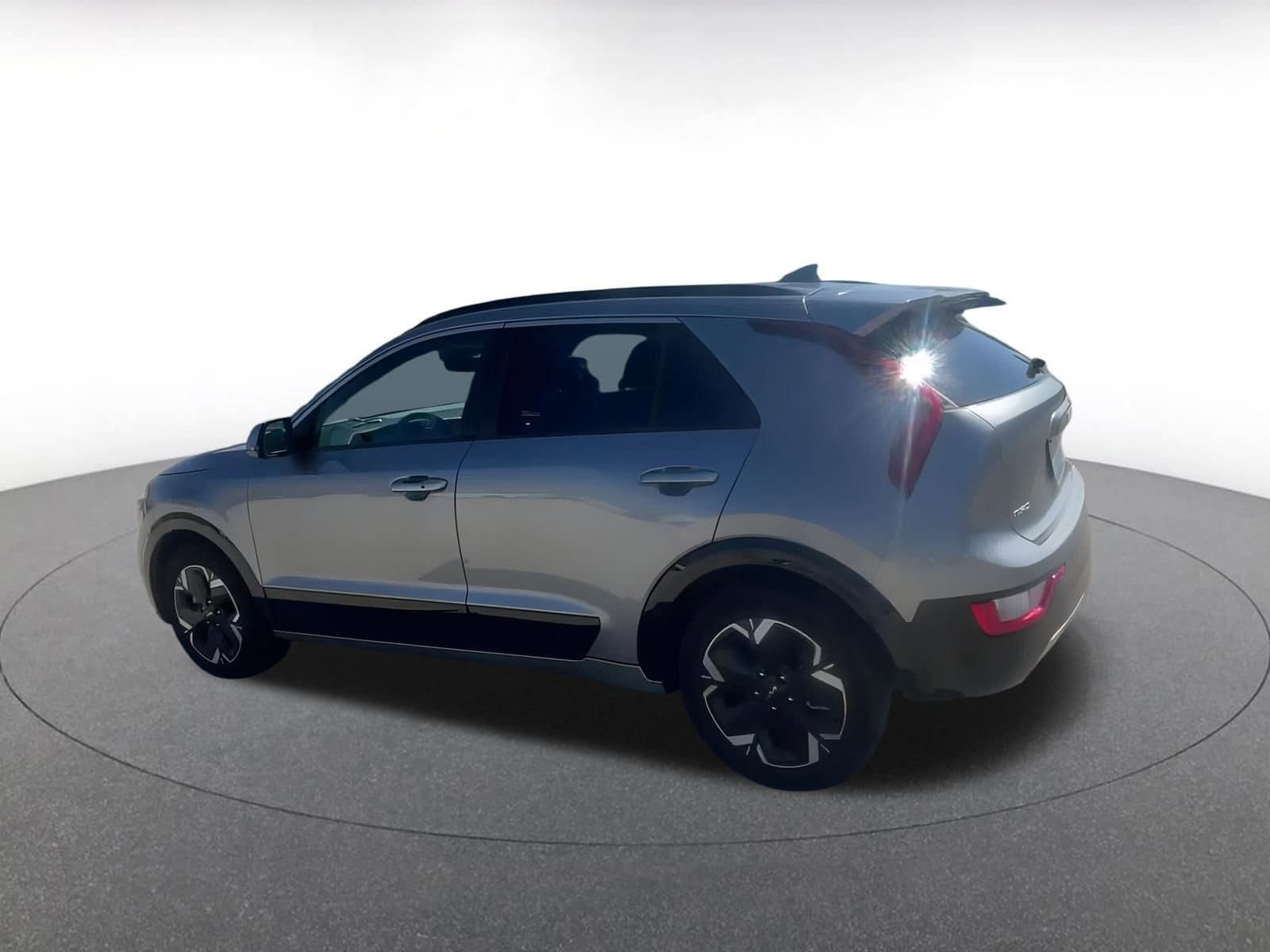 Thumbnail: 2023 Kia Niro - 10