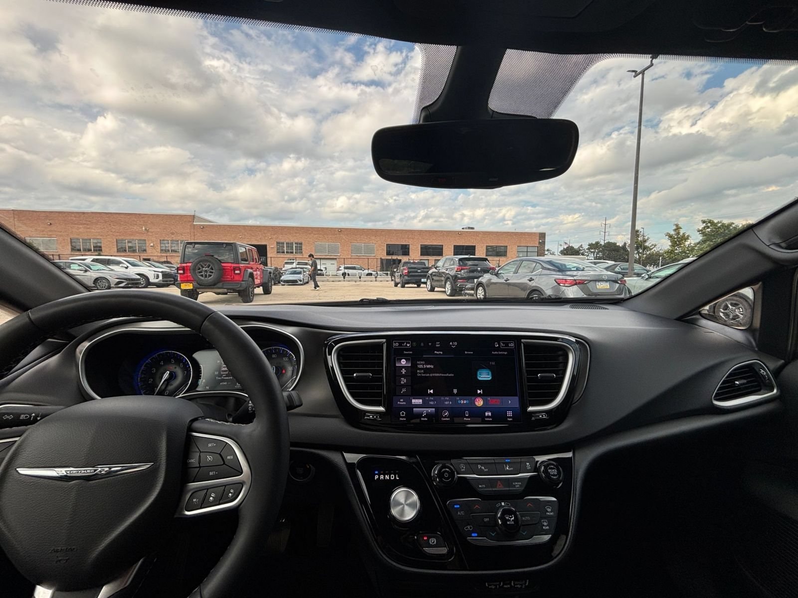 Thumbnail: 2025 Chrysler Pacifica - 35