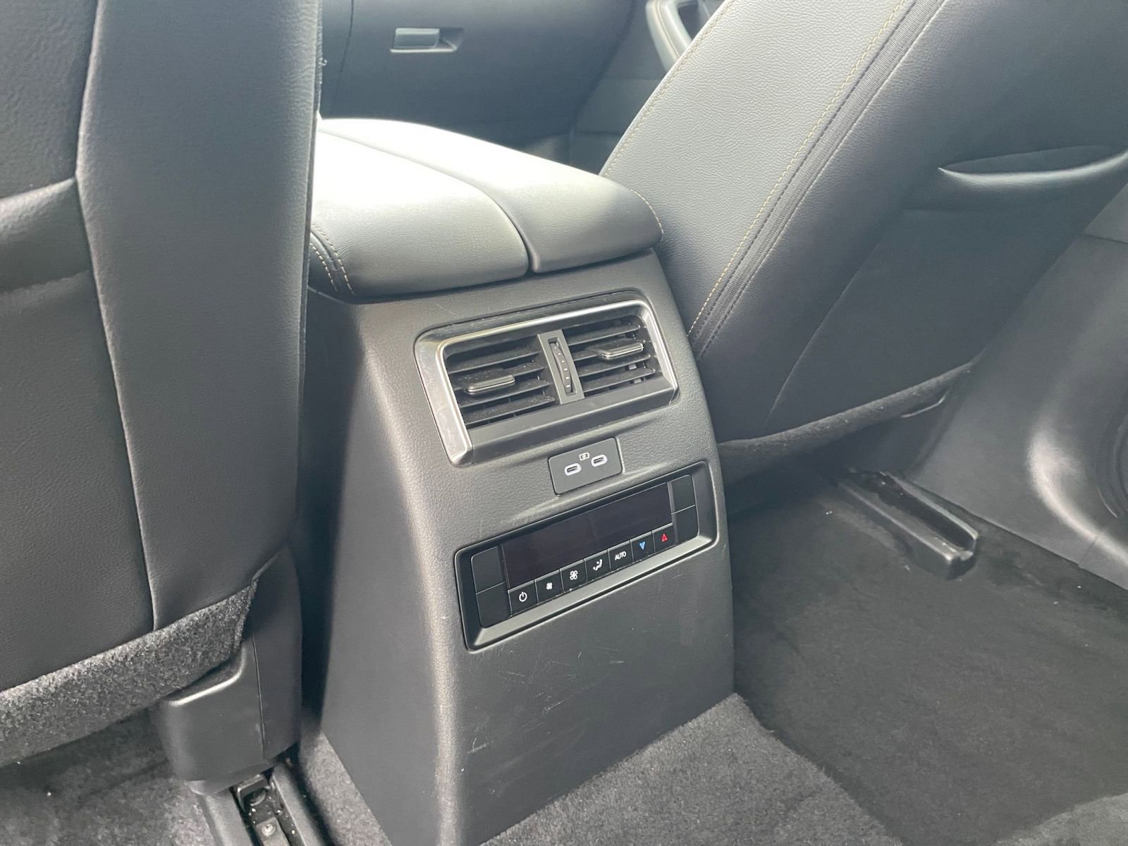 Thumbnail: 2025 Mazda CX-70 - 25