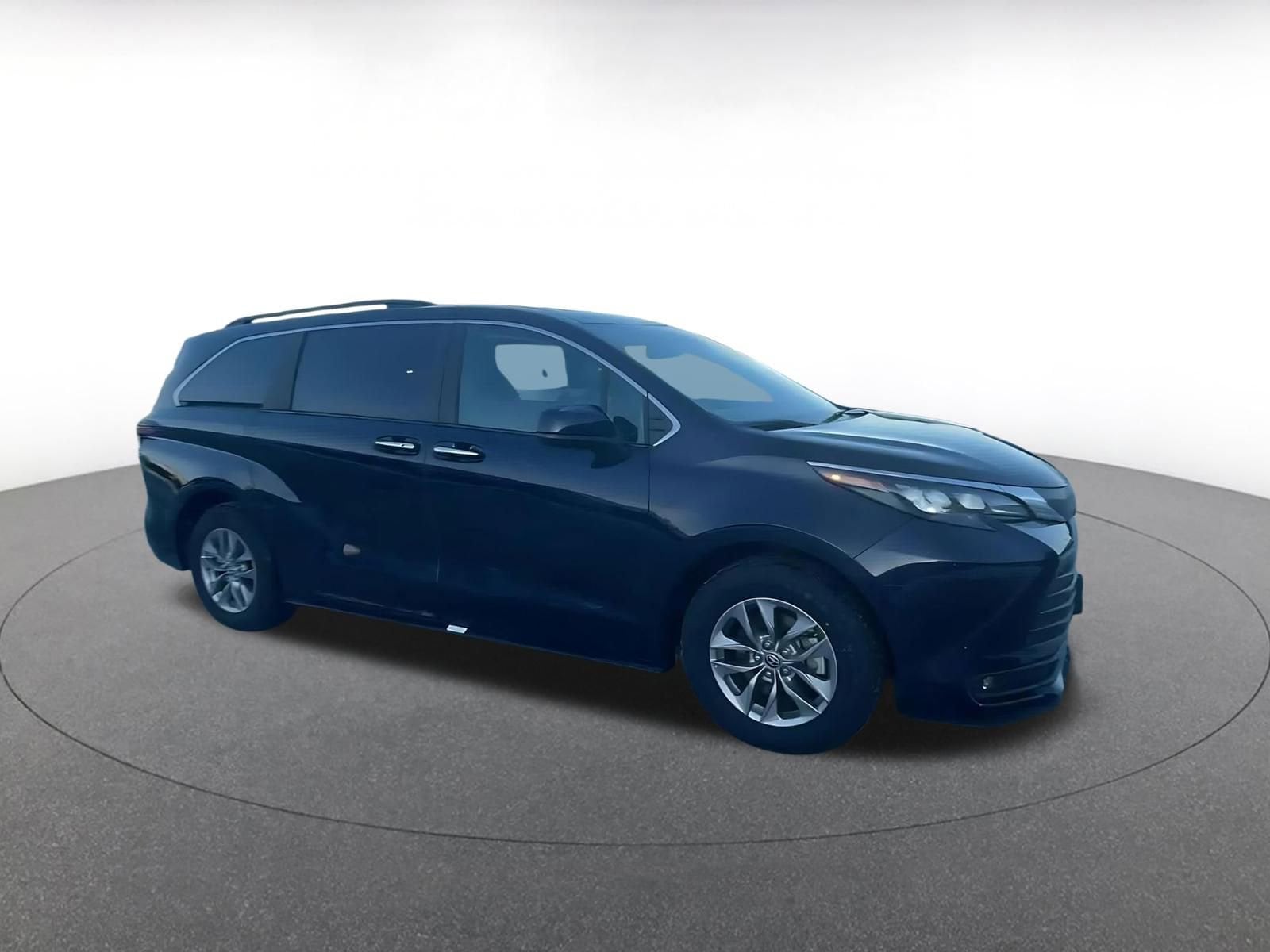 Thumbnail: 2025 Toyota Sienna - 2