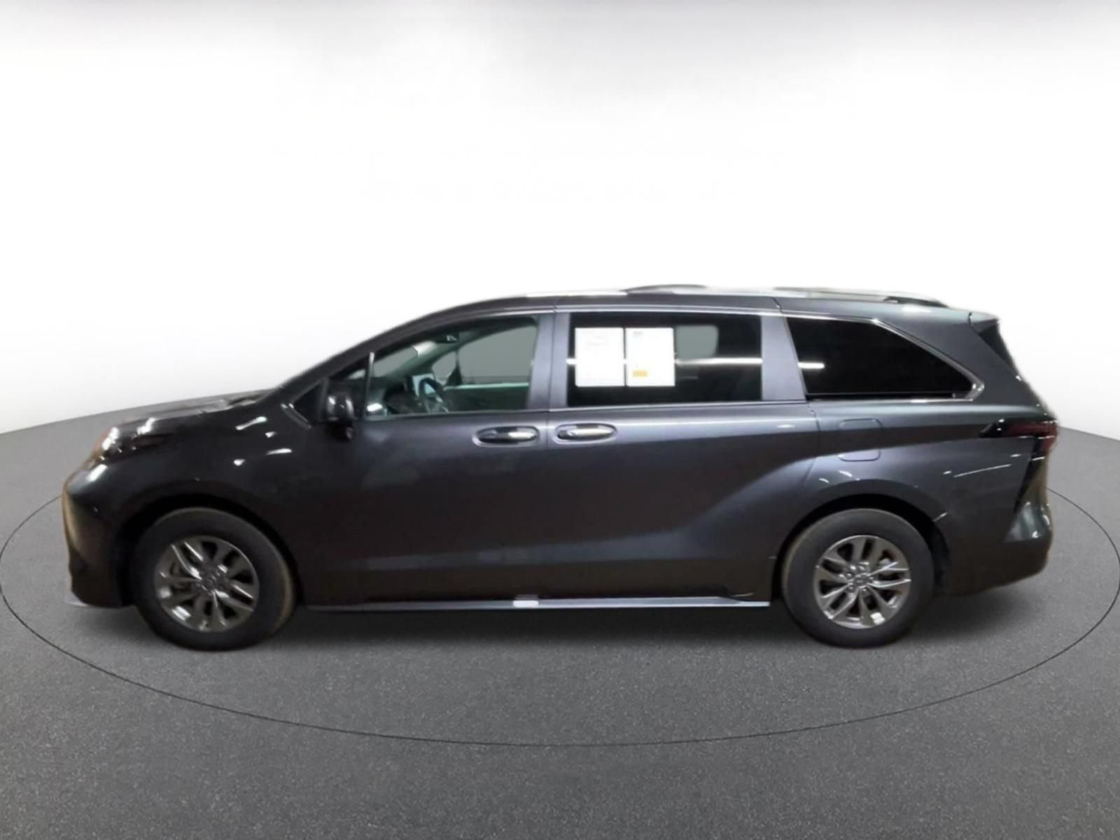 Thumbnail: 2025 Toyota Sienna - 9